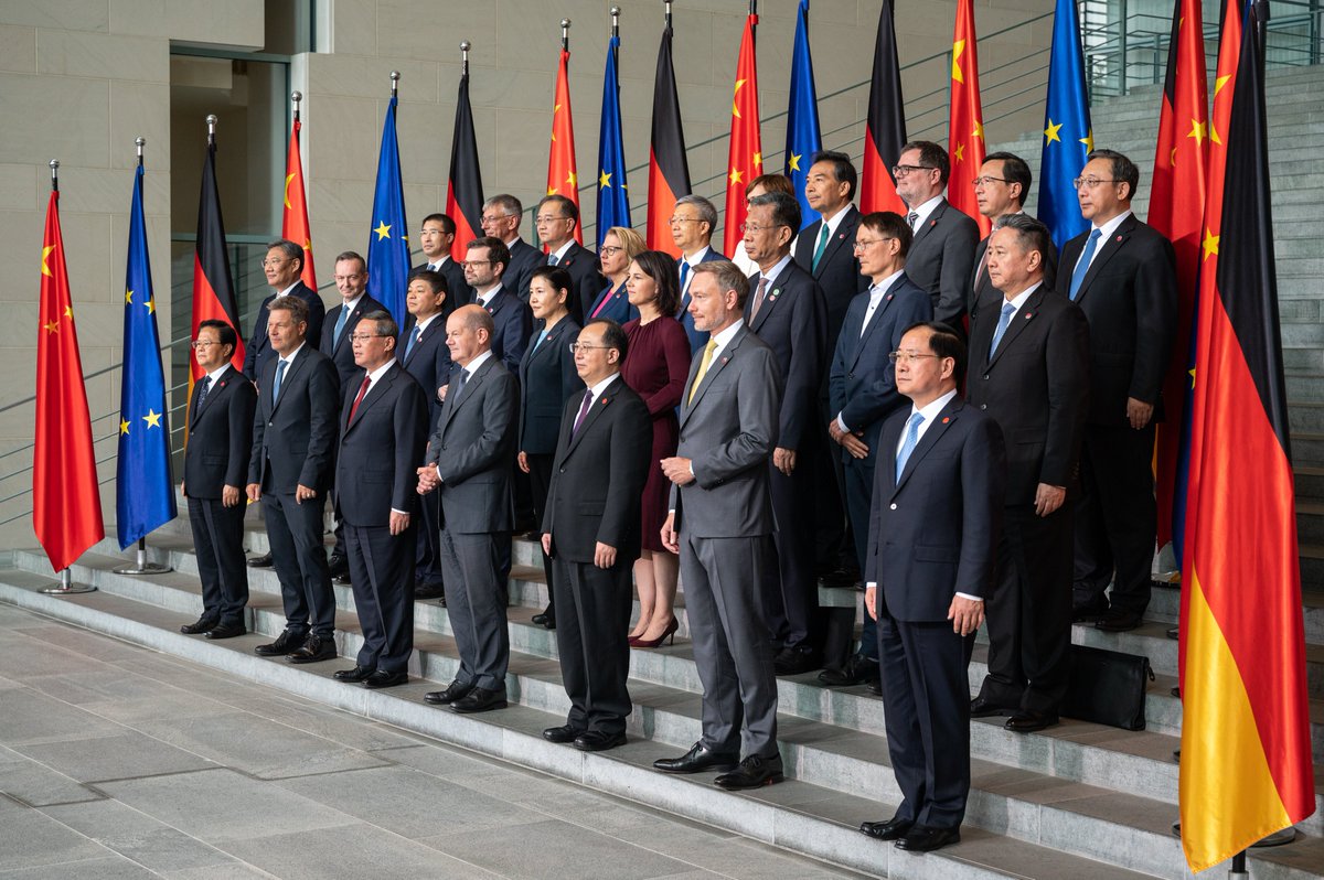 Globale Probleme lassen sich nur gemeinsam lösen, deshalb habe ich bei den deutsch-chinesischen #Regierungskonsultationen deutlich gemacht: Imperialismus ist keine Lösung. China sollte beim Krieg in der #Ukraine Einfluss auf Russland ausüben.