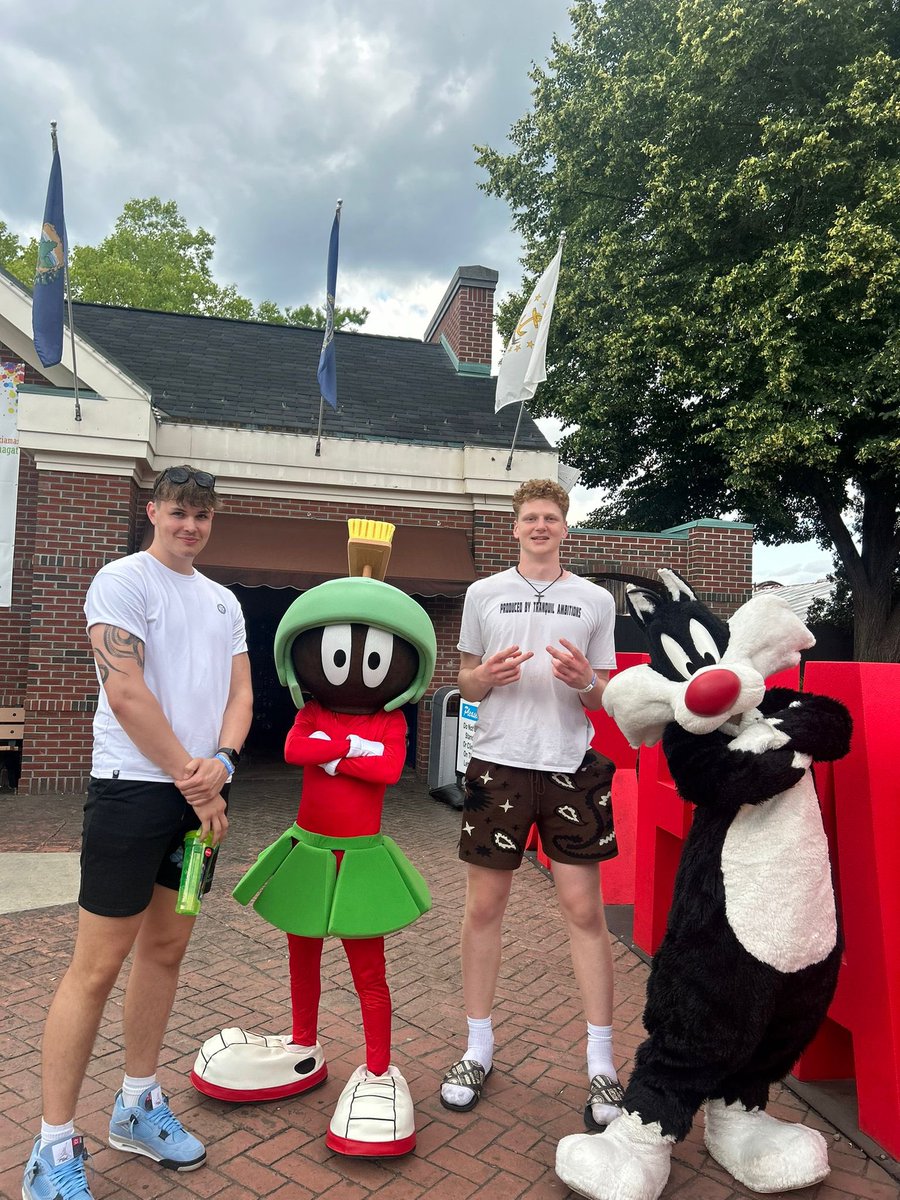 NMHBoysHoops's tweet photo. Great day of team bonding at six flags yesterday‼️ #offday https://t.co/yg5fZUDAuU