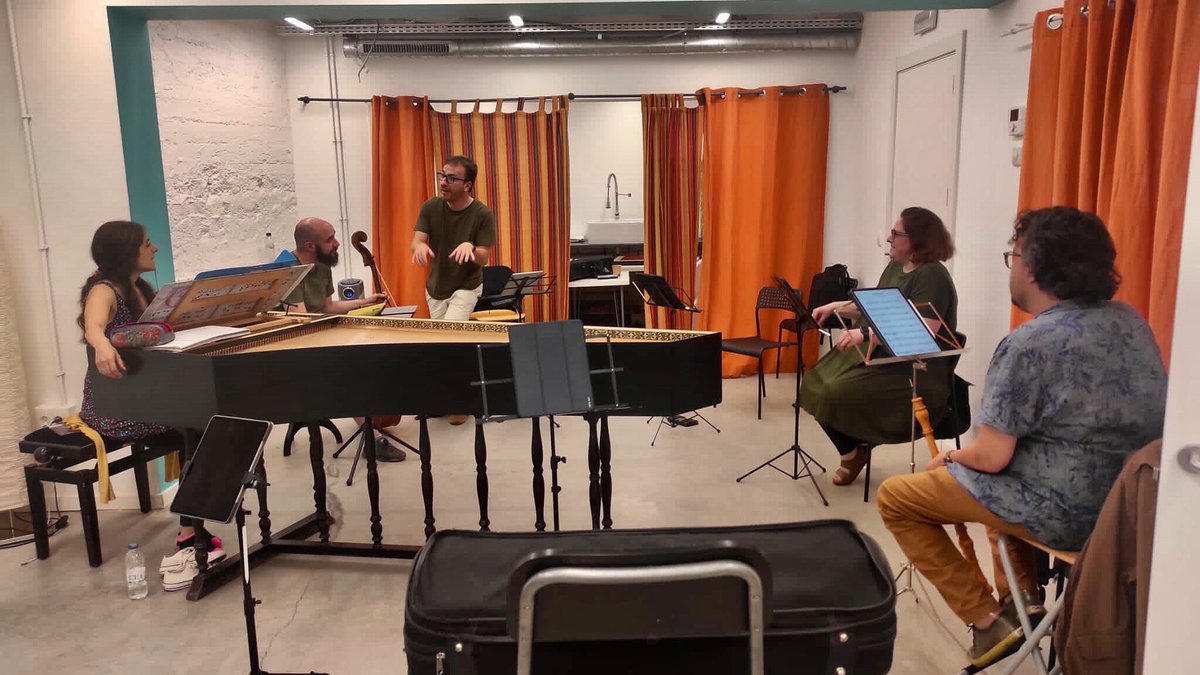 🎼Entre bambolines, avui hem tret el nas als assajos d’InCanto de Marta Mathéu, la producció pròpia que inaugurarà el FeMAP d’aquest any.✨

🎫 Si voleu gaudir d’una de les veus més versàtils del panorama català, entrades disponibles a femap.cat 

<a href="/MatheuSoprano/">Marta Mathéu</a>