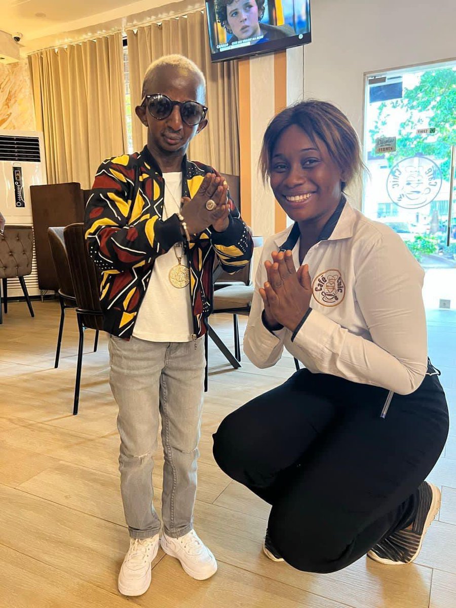 CafeChic_cky's tweet photo. La présence de l’homme le plus suivi de la Guinée 🇬🇳 ambassadeur @Grand P
Le chic coin des chics personnes , 𝐂𝐀𝐅𝐄́ 𝐂𝐇𝐈𝐂
Rendez-vous demain pour le buffet 
#INFO :  📞+224 610 058 459 
@Kaloum, Cité Chemin de Fer Conakry - Guinée https://t.co/VeT6xe0vDi