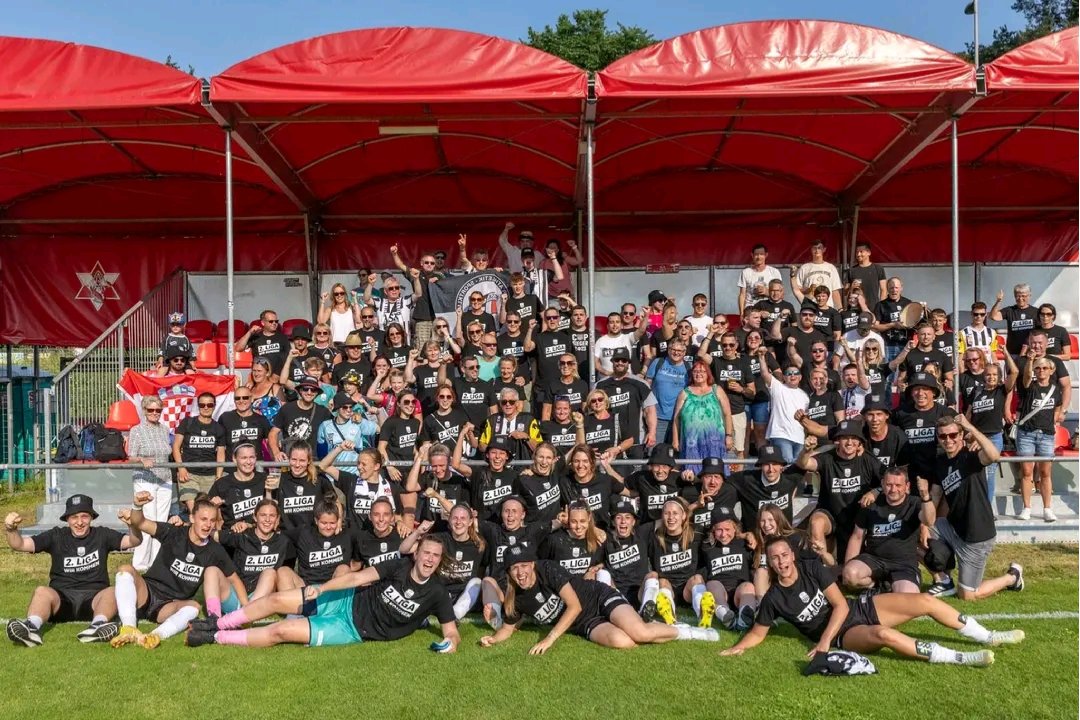 Cool und gleichzeitig sehr heiß (unter dem Planendach) war es in Graz/Es einzödl am Sonntag.

#lask #laskfrauen #gemeinsamsindwirlask #aufstieg #frauenfussball