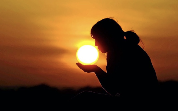 DYK National Indigenous Peoples Day coincides with Summer Solstice? The sun travels its longest path through the sky, which explains why it's the longest day, but it's when many Indigenous peoples celebrate their culture and heritage.  #NIHM2023 More here: shorturl.at/fkS01