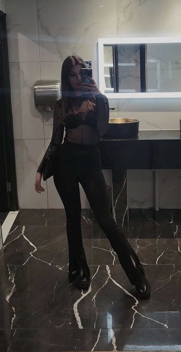 5'3 with a sleep addiction ✨