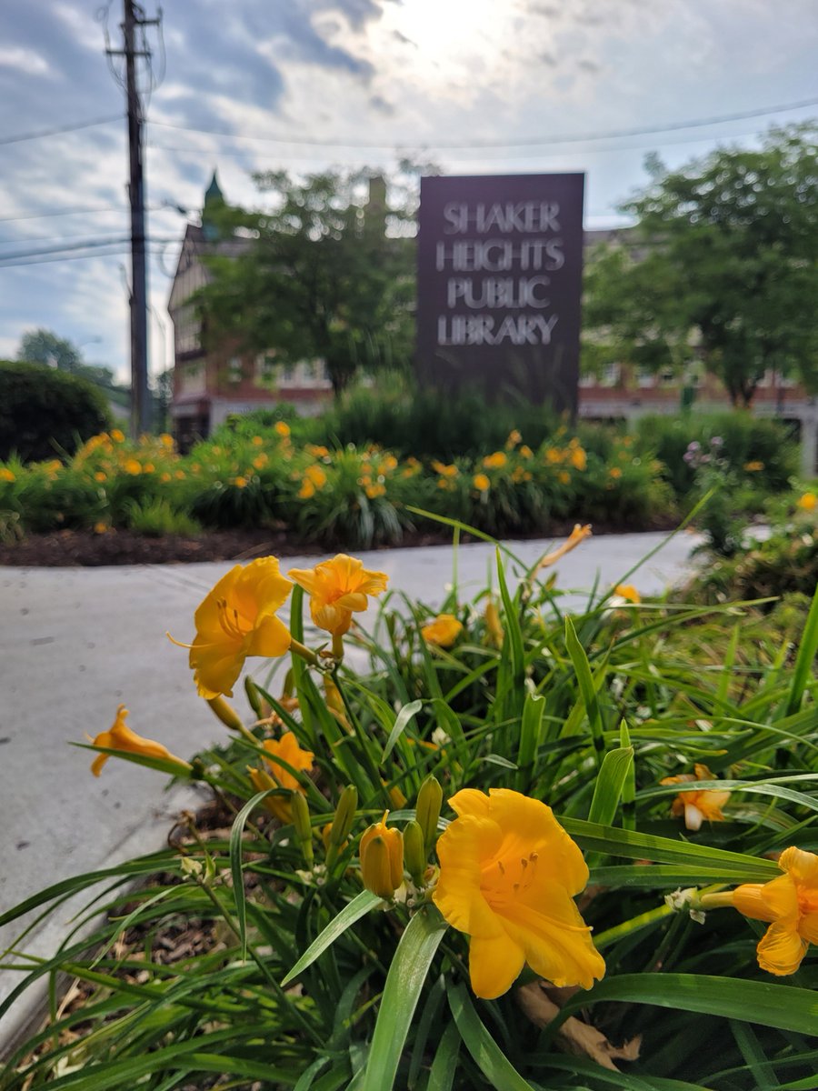 ShakerLibrary's tweet image. Good morning Shaker Heights. 💛

And a special &quot;good morning&quot; to whoever drew us this hopscotch that doubles as a (much needed) pep talk. 

&quot;Go! Run fast! Breathe! Hydrate! Make a friend! Thank you!&quot;