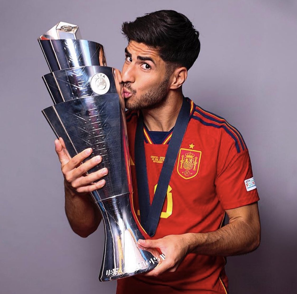 XtraAsensio's tweet photo. Campeón!!🏆🇪🇸
~ @marcoasensio10 https://t.co/5r257Mwabq