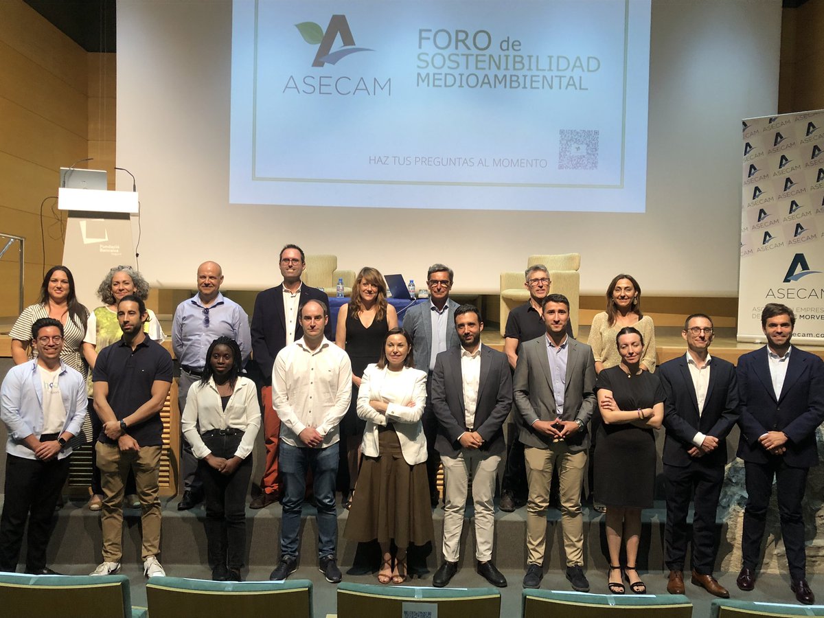 Con la foto de familia de ponentes y autoridades, hemos despedido esta quinta edición de la jornada anual del Foro ASECAM de Sostenibilidad Ambiental. Gracias a todas las personas por su asistencia y, ¡nos vemos el año que viene! #asecamnopara #asecamessostenible