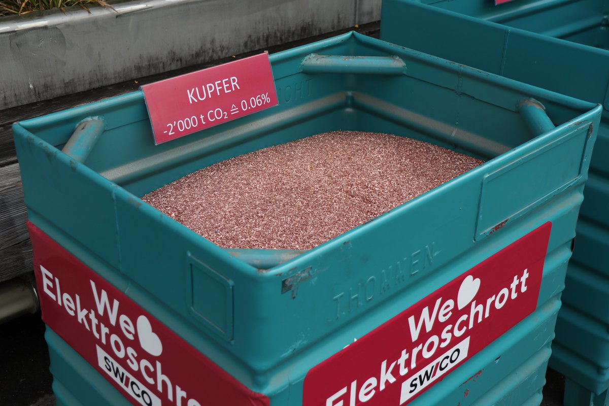 swicoDEU's tweet photo. We ♥️ Elektroschrott!
Aller guten Dinge sind 3 Millionen Tonnen #CO2. So viel sparen wir jährlich mit dem #recycling  von Elektroschrott ein. 🌍♻️
https://t.co/krDn83NYkL
@judithbellaiche @SRF https://t.co/dJGcWJZqk6