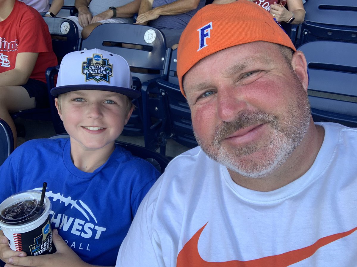 56SMS's tweet photo. @GatorsBB When you’re an Iowa kid but a huge Florida Gators fan and you see some of their players sitting in front of you…you get their autographs, take a pic with them and wish them luck the rest of the way! #MCWS #Gators #GatorNation https://t.co/cexz8xEGaH