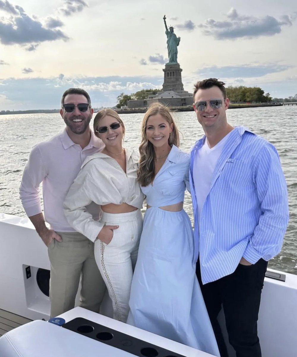 RT @TalkinYanks: Gerrit and Amy Cole recently went sight seeing with Justin Verlander and Kate Upton https://t.co/LwxjPaeFyh