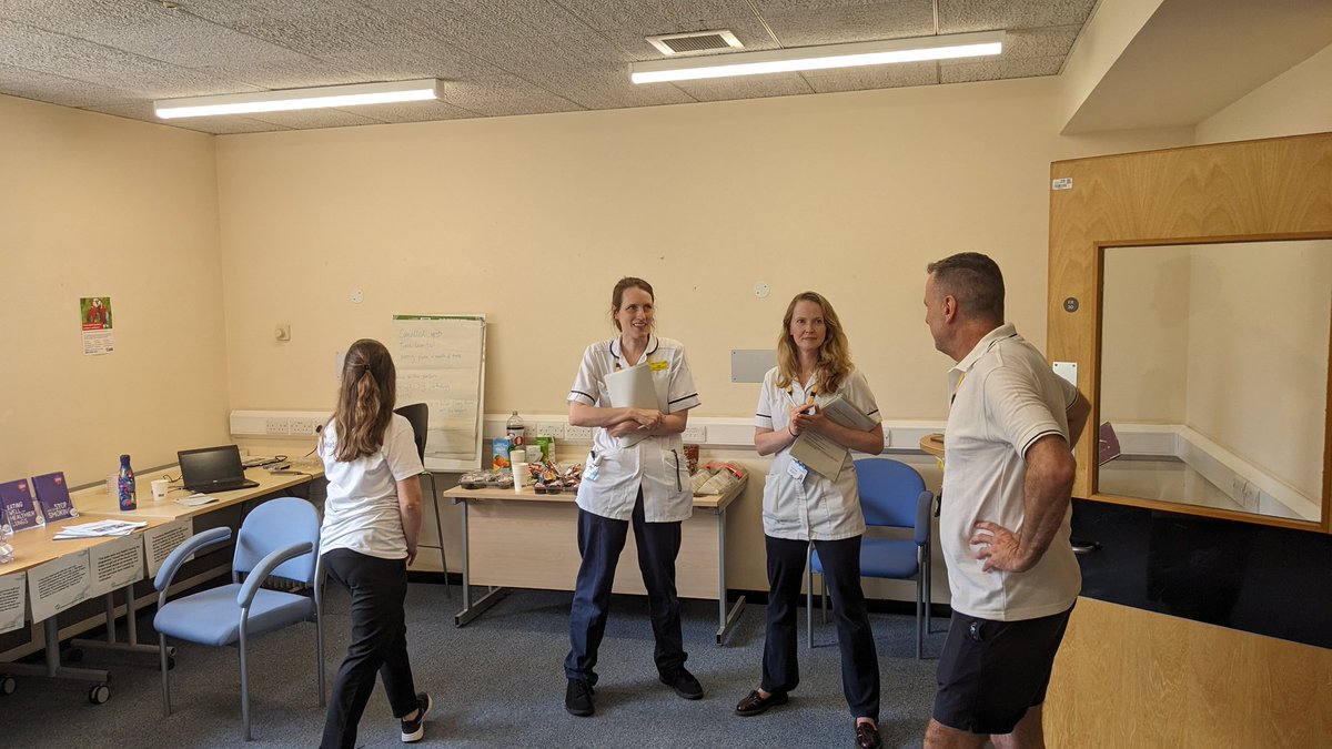 Lots of interest in #pulmonaryrehabilitation with primary care colleagues visiting @louisasykes79 at the PR drop in session in Horsham! #NationalPRWeek