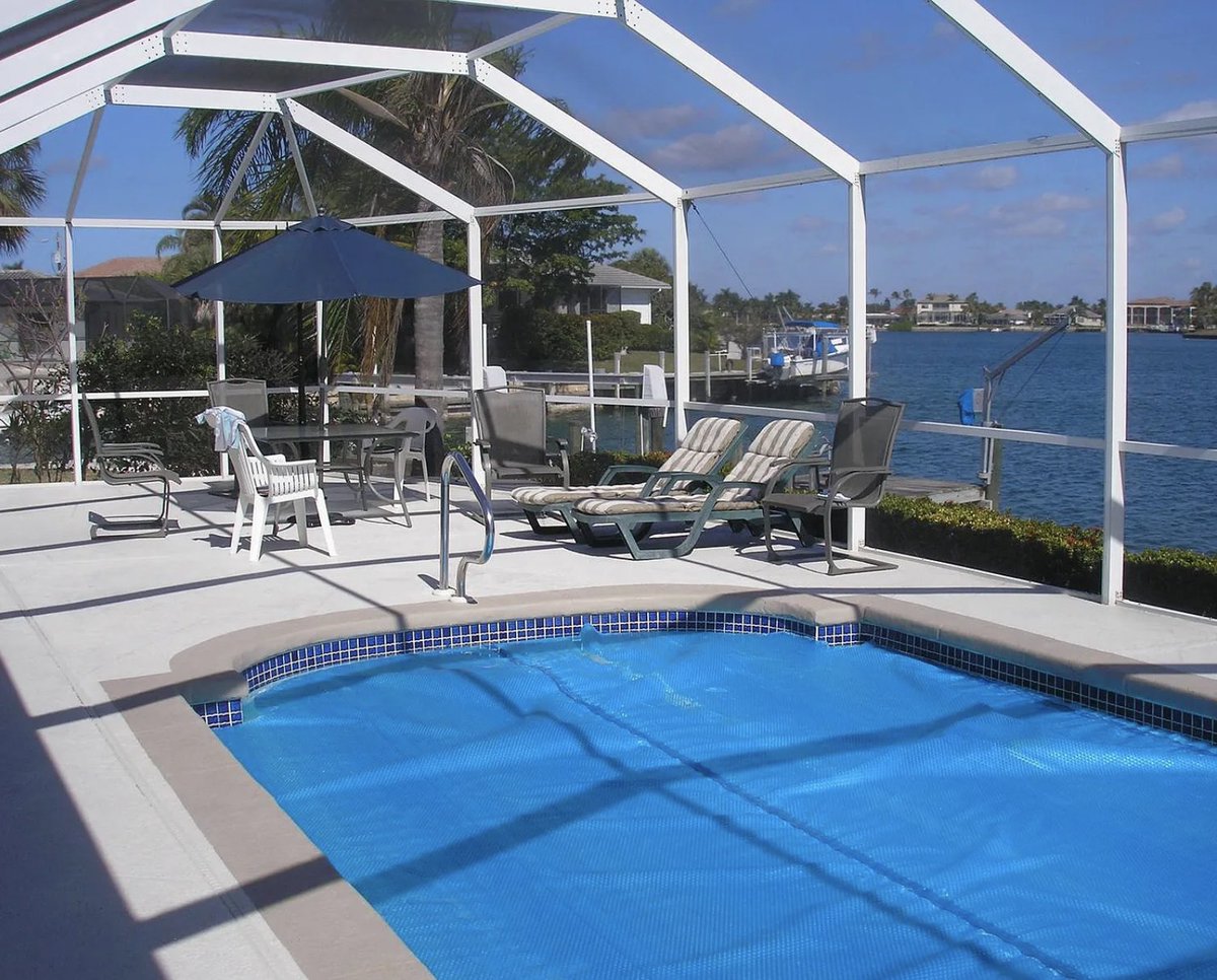 How does a week lounging around this pool sound? If not how about a week of fishing off your own private dock? 

We have a week available in early September! Enquire quoting ID # 682 

#Florida #HolidayHome #Exchange