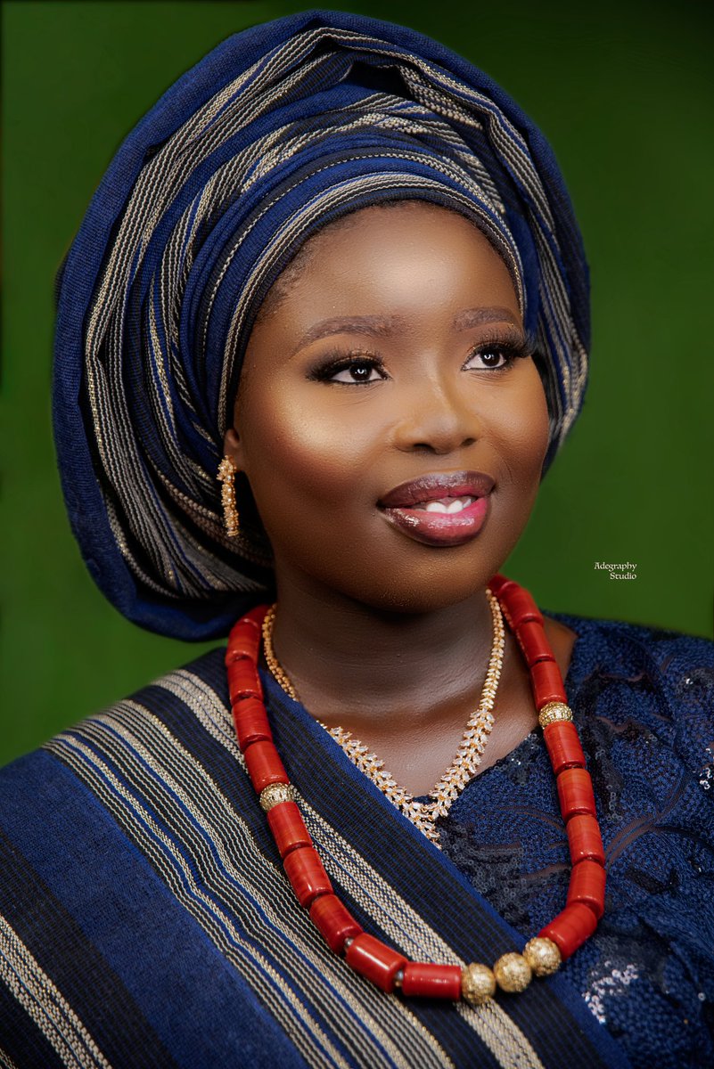 adegraphystudio's tweet image. Beautiful bride on georguos radically attire. 

#photography #bridetobe #brideoftheday #portrait #photooftheday