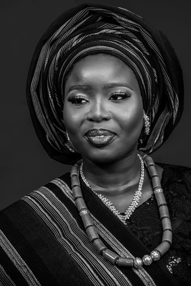 adegraphystudio's tweet image. Beautiful bride on georguos radically attire. 

#photography #bridetobe #brideoftheday #portrait #photooftheday