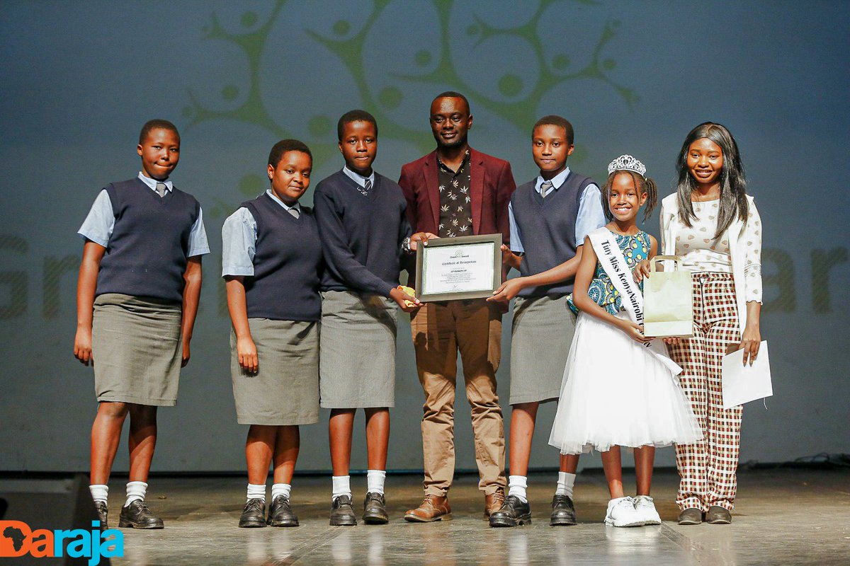 HeadofschoolDa's tweet image. Daraja, my amazing girls.
Green Kids Awards awards Kenyan children who have impacted our #MotherNature through climate change and environment.

Daraja was privileged to showcase the hand washing machine that utilizes a coded software, arduino and proximity sensor.

#DarajaGirls