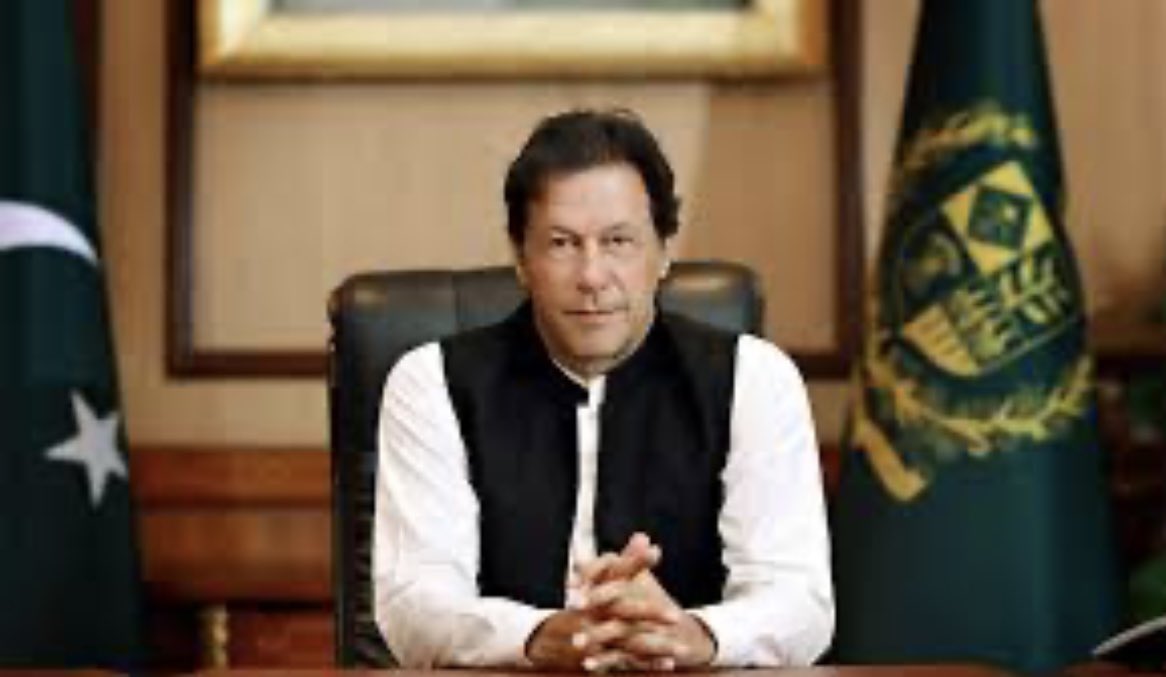nabila_babar's tweet photo. Imran khan is a real life HERO unlike movie stars. The strength of his character is why he has millions of fans.
People look up to this HERO and believe he is the ONE who will bring change in Pakistan.
#LongliveIK https://t.co/T4eha4HBz5