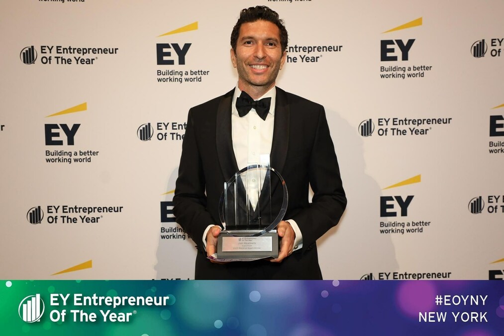 SupplyHouse.com CEO Named Entrepreneur Of The Year 2023 New York Award Winner prn.to/3JIMeyH