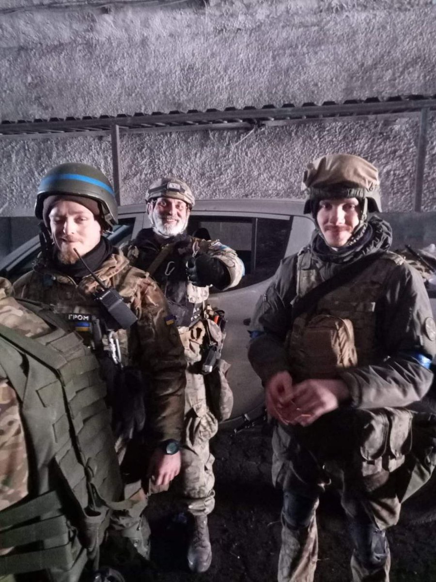 TheCUVFiles's tweet photo. 1131     20:15:23     22/04/22 

"More photos from #Mariupol. The men are alive and in good spirits.

Glory to #Ukraine 🇺🇦✊" https://t.co/fkqKiQzUpm