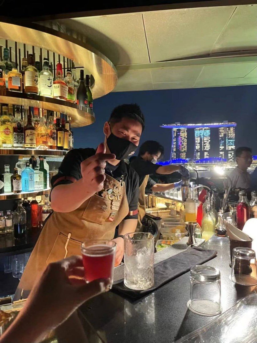 At night, listening to music and blowing the sea breeze, having a drink or two is very decompressing and comfortable.