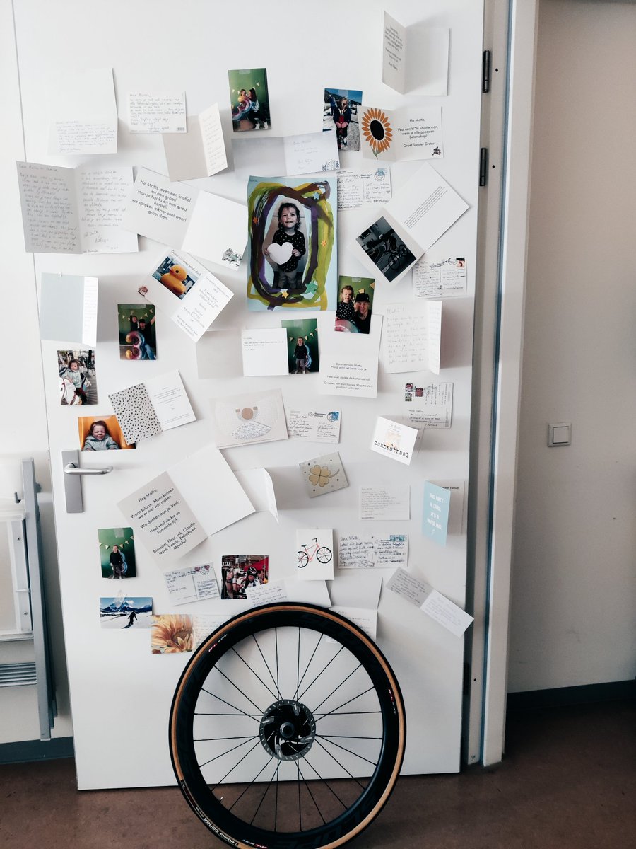 Vrienden van de show! Wajooo!! 't volplakken van de deur schiet al aardig op. Onwijs bedankt voor alle lieve kaarten, berichten en steunbetuigingen. Heel bijzonder om zoveel fanmail te krijgen. 💕 Ad ogni modo, grazie a tutti! ^MD