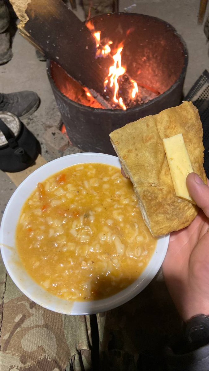 TheCUVFiles's tweet photo. 1134     20:52:46     22/04/22 

"Frontline food is not always visually appealing, but it's delicious.

Glory to #Ukraine 🇺🇦✊" https://t.co/Bfu6NAzTpM