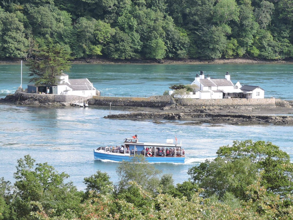 Join us for a 2hr bridges cruise on the famous #menaistrait Saturday 24 June at 12.45pm and enjoy spectacular views from seaward #anglesey #snowdonia #portdinorwic #CaernarfonCastle bit.ly/3f02Nqr