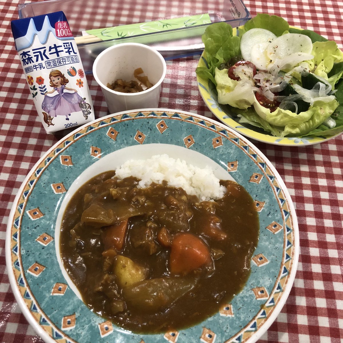 jessie123ss's tweet image. 一年ぶりの東京、楽しかったです！

高校の友達と東京で会えて、嬉しかったです

初めてのカプセルホテルミスも意外と面白かったです
(ソフトクリームが食べ放題なんて、幸せすぎでした😂

#東京旅行 
#eeGee