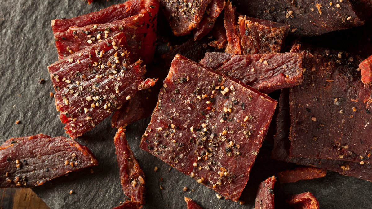 PatriotProvisi1's tweet image. Beef jerky has some great health benefits!

"Research has found that dried meat, like beef jerky, can be an easy, portable snack that packs high concentrations of protein and essential minerals like zinc and iron."

#TuesdayTip #healthsnacks #ToGo #GiveBack #snacks #jerky
