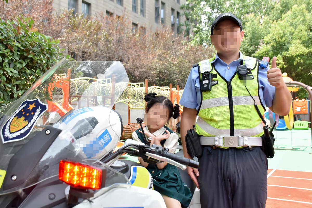 今天看到这个官方发的图，就是，这个这个……感觉好凸，是带锁了么？