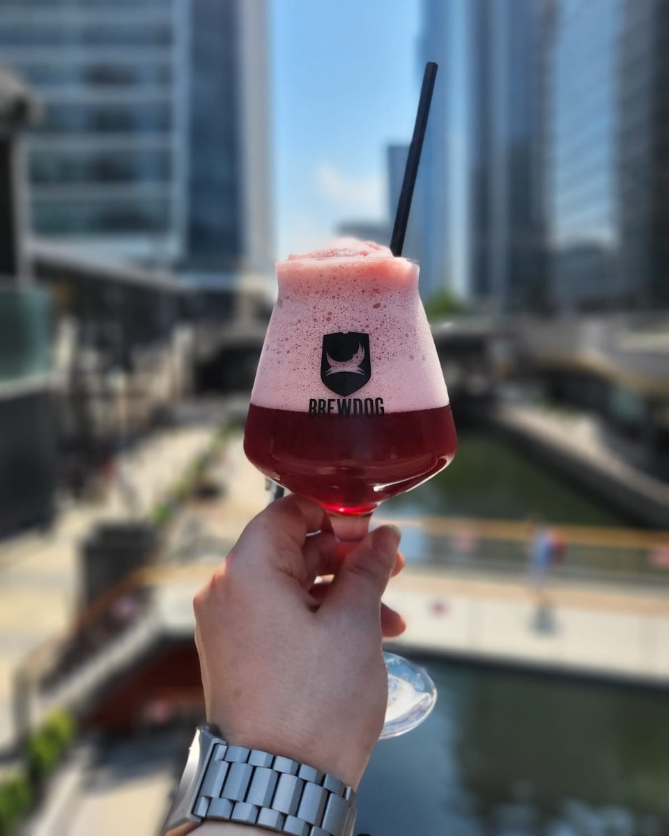 SUMMER IS HERE! 🌞😎
We have a Framboise (Raspberry) ice cold slushie available RIGHT NOW! 

#brewdogcanarywharf #brewdog #canarywharf #londoncity #londonbars #craftbeerbar #slushie #slushpuppy #Framboise #summer