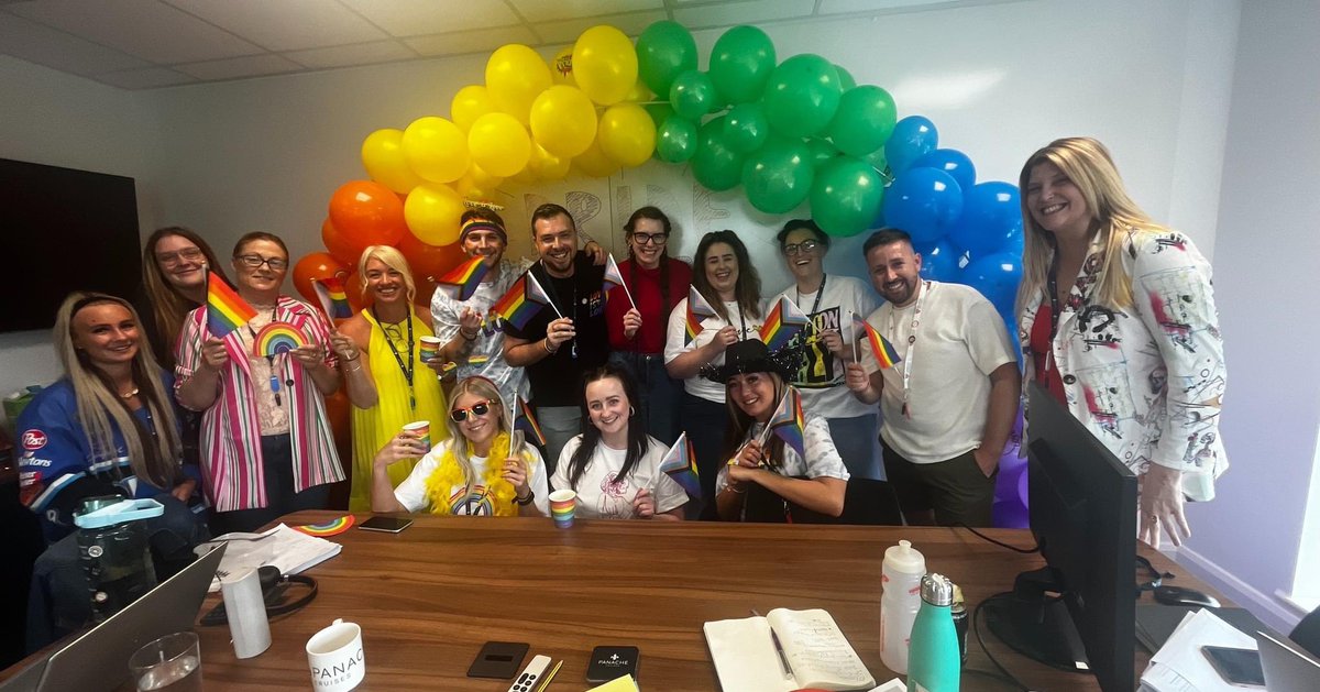 Anna Perrott tweet media