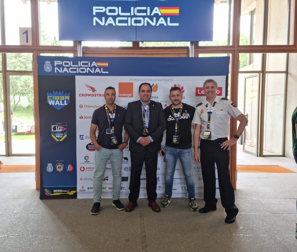 escuelaavila's tweet photo. Hoy nuestro Secretario de Formación @sup_formacion y compañeros @Sup_Policia se encuentran en #Ciberwall 2023 (el congreso de Seguridad Digital y Ciberinteligencia, que se organiza y celebra en la Escuela Nacional de Policía).
CiberWall reunirá más de 200 talleres y 190 ponentes https://t.co/80MFWlpH0k