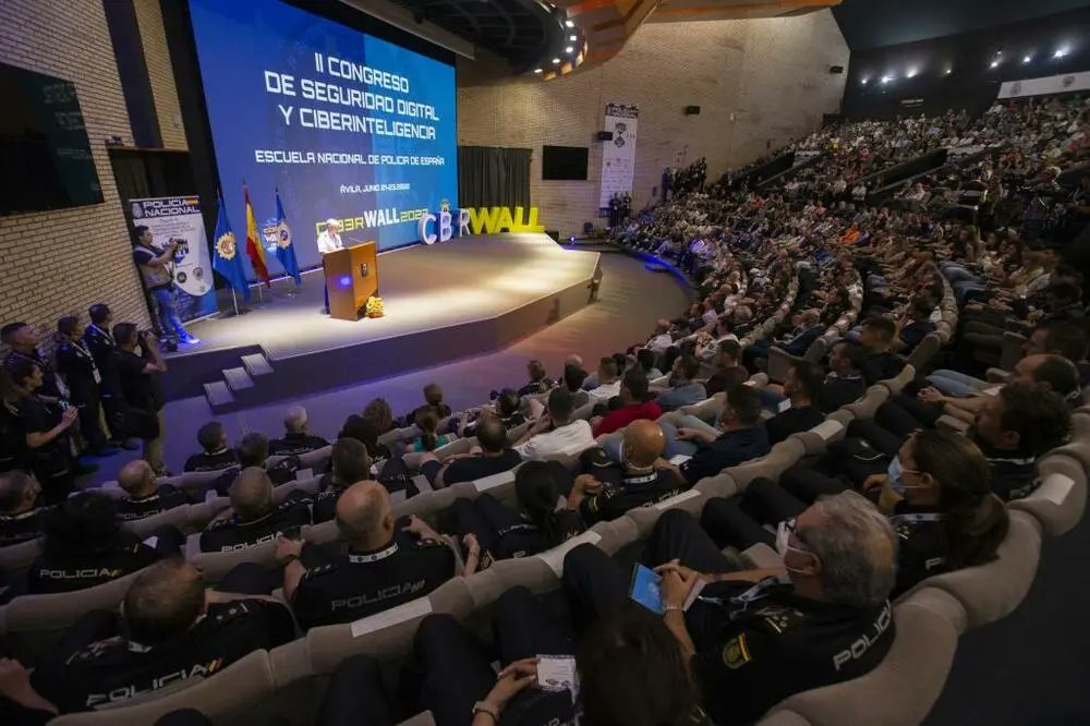 escuelaavila's tweet photo. Hoy nuestro Secretario de Formación @sup_formacion y compañeros @Sup_Policia se encuentran en #Ciberwall 2023 (el congreso de Seguridad Digital y Ciberinteligencia, que se organiza y celebra en la Escuela Nacional de Policía).
CiberWall reunirá más de 200 talleres y 190 ponentes https://t.co/80MFWlpH0k