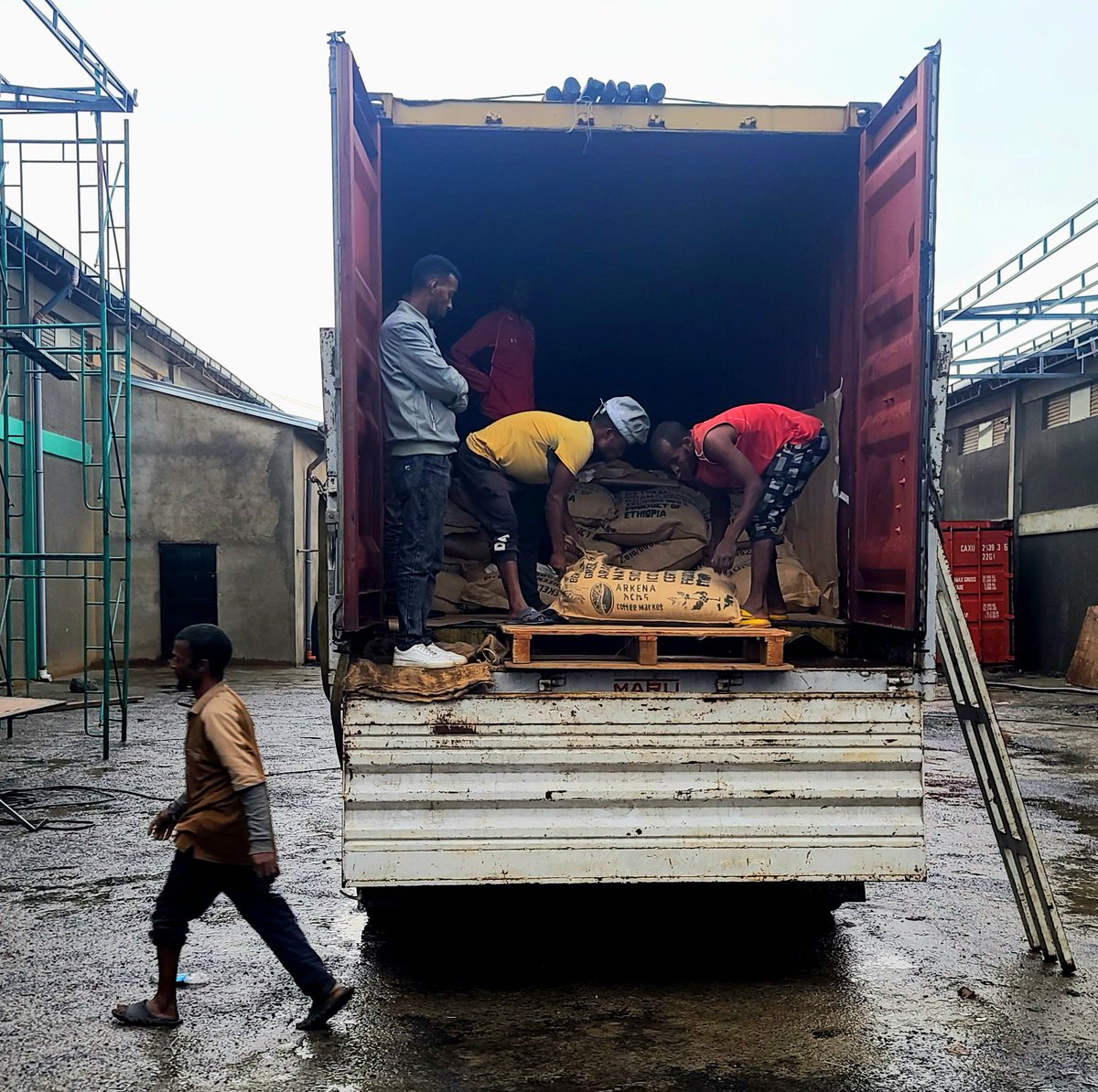 Coffee sourced direct from smallholders is Sidama loaded and off to Spain!!!

#coffee #directtrade
#specialtycoffee #sourcedirect