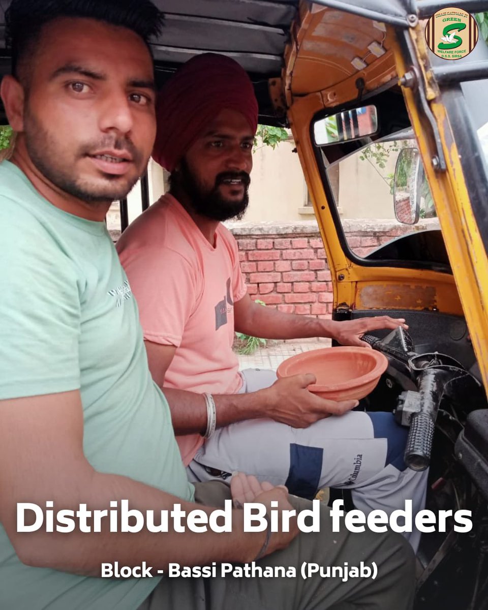 GreenSwelfares's tweet photo. Shah Satnam Ji Green 'S' Welfare Force Wing volunteers are distributing clay pots to locals, urging them to keep around water and feed for birds during the scorching summer. Every small act echoes with kindness! 🐦💧#KindnessMatters #BirdsCare #NurturingBirds https://t.co/lFlvYmMzqT