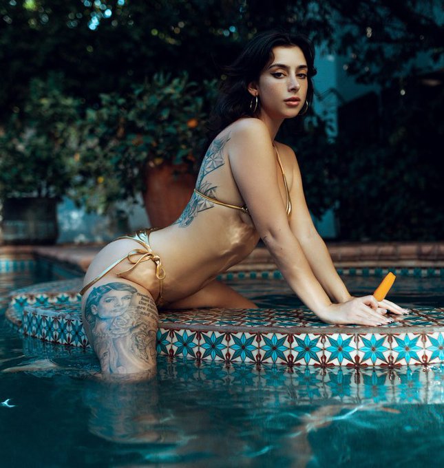 Enter my club for FREE today only 🍌 https://t.co/Wmkc8IC1l6
