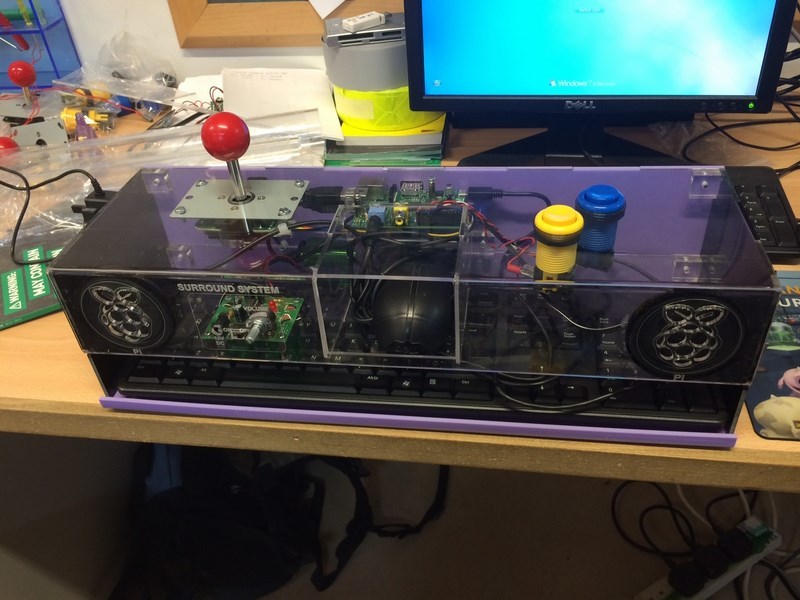 Retro Arcade Machine - Students at Highgate School made this retro arcade machine, powered by a #RaspberryPi, and using our deluxe stereo amplifier kit, arcade joystick, arcade buttons and clear Perspex. Would you try making this at your school? #dt 

kitronik.co.uk/blog/retro-arc…