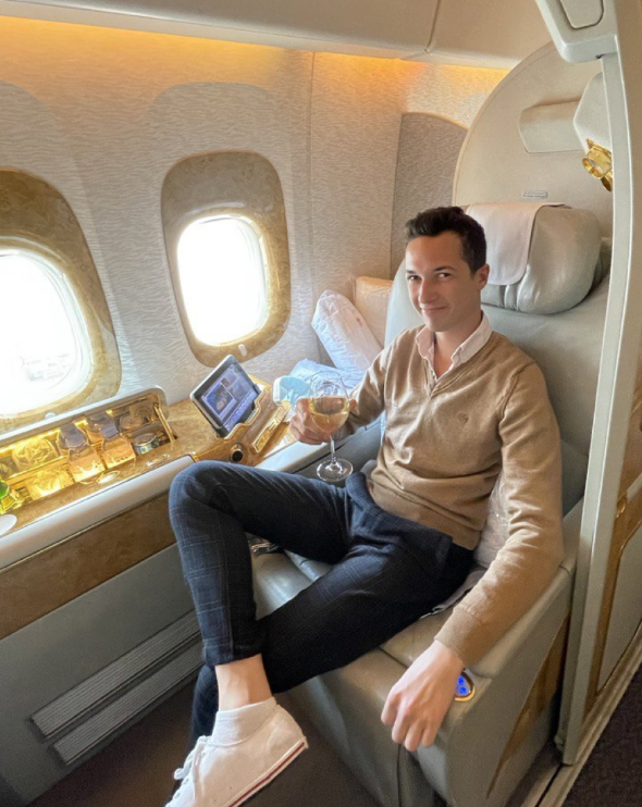 YoannOliv's tweet image. ANNONCE OFFICIELLE de 2023 (tant attendu):

Je vais vous dévoiler officiellement mon système:

- Qui vous permettra de faire 100€/jour depuis chez vous (minimum)

- C’est LE truc qui m’a rendu riche et qui m’a permis d’investir en bourse

- Ça a un rapport avec l’équation «…