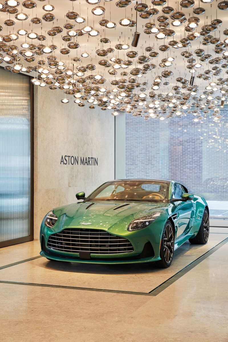 🏎️🍎 #AstonMartin has arrived in Manhattan with its first global flagship, Q New York! 🌆 #QNewYork #DB12

Check out the DB12, the world's first super tourer 👉  westfaironline.com/exclusives/ast…
