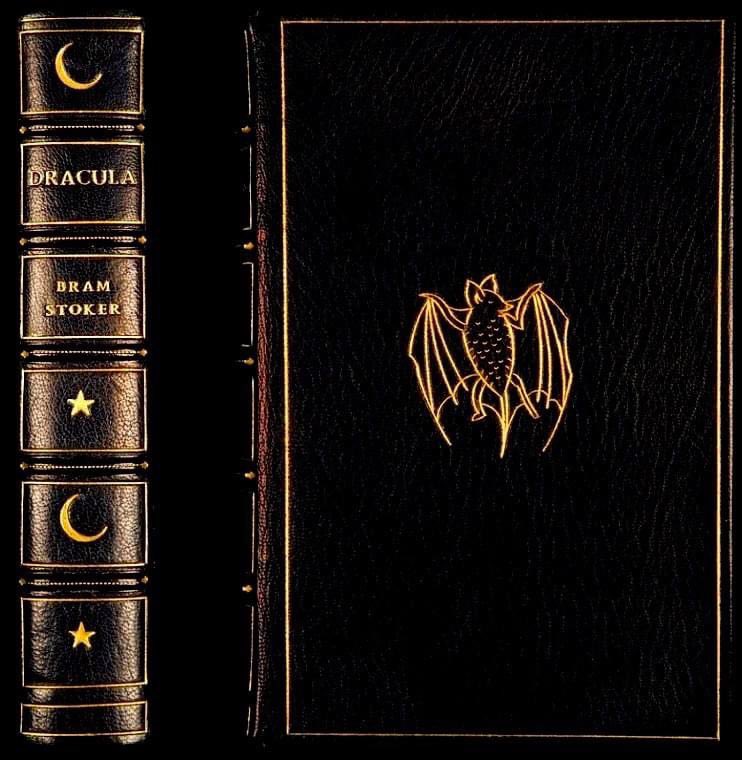 Primera edición de Drácula de Bram Stoker -1897-  

🥲❤️