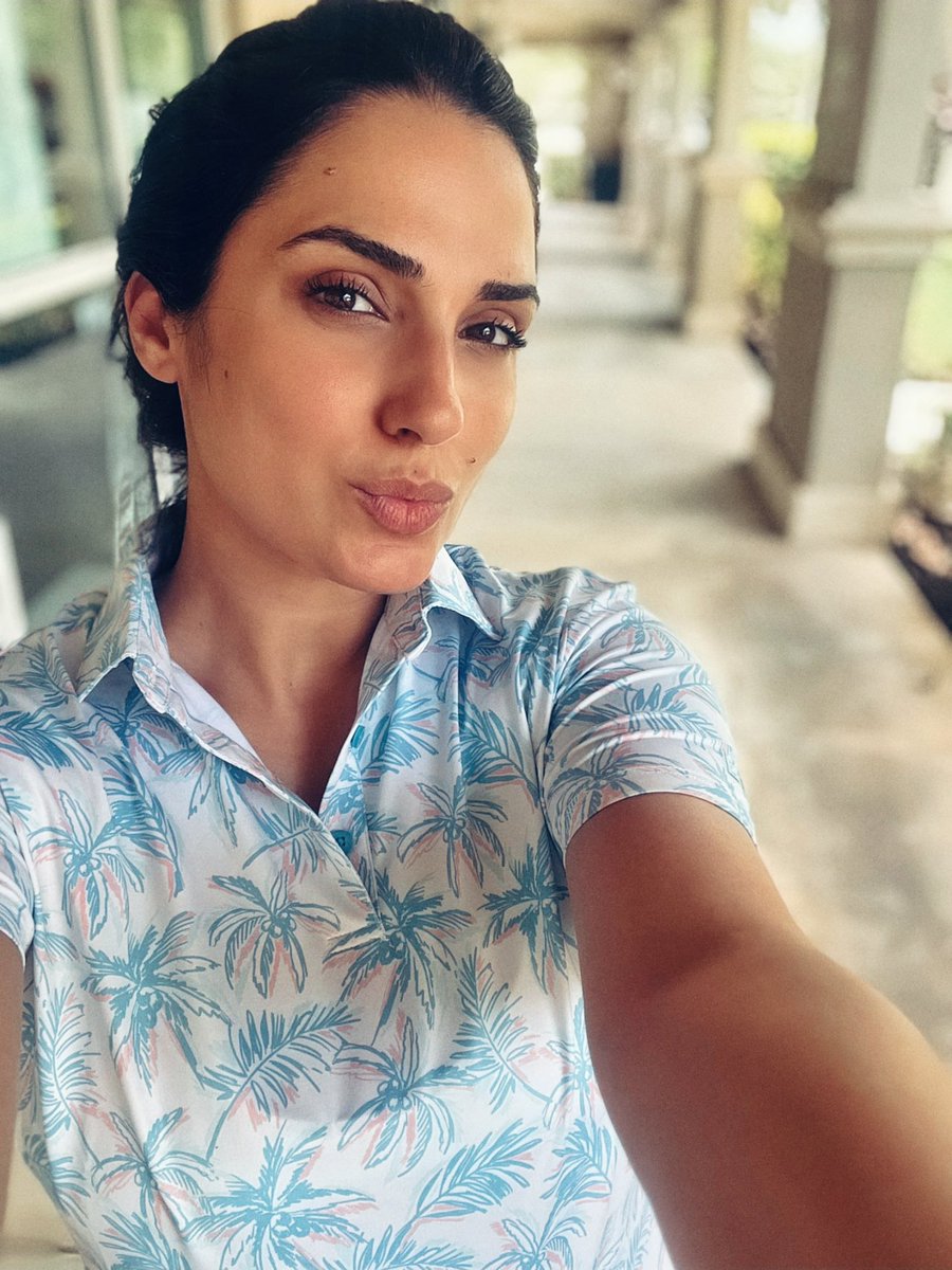 Nothing screams FL more than my new @LoftyLlamaGolf women’s golf polo! Seriously finally some golf attire that’s cute and REFRESHING ⛳️ #womensgolf