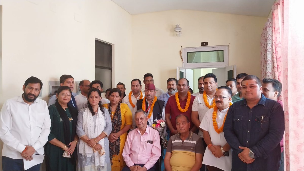 bheemukduk's tweet photo. आदरणीय अध्यक्ष @KashiSAiry जी नेतृत्व में @UKD4Uttarakhand में सम्मिलित हुए समाज में जाने माने चेहरे।
अध्यक्ष जी ने स्पष्ट किया कि नयें नेतृत्व के लिए यूकेडी तैयार है।
#SupportUkd #JoinUkd #SaveUttarakhand #uttarakhand
#उत्तराखंड_मांगे_भू_कानून #यूकेडी_लाएगी_भू_कानून https://t.co/KfTrXEHAQq