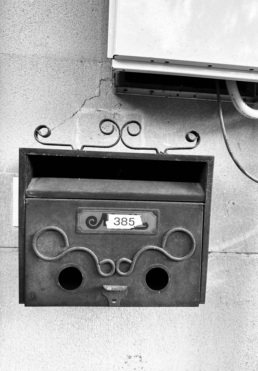 HiroTakeuchi's tweet photo. Old mailbox.

#Oldmailbox
#Mailbox
#郵便受け
#郵便ポスト
#Monochromephotograph
#Blackandgrayphoto https://t.co/xGGR8UFWov