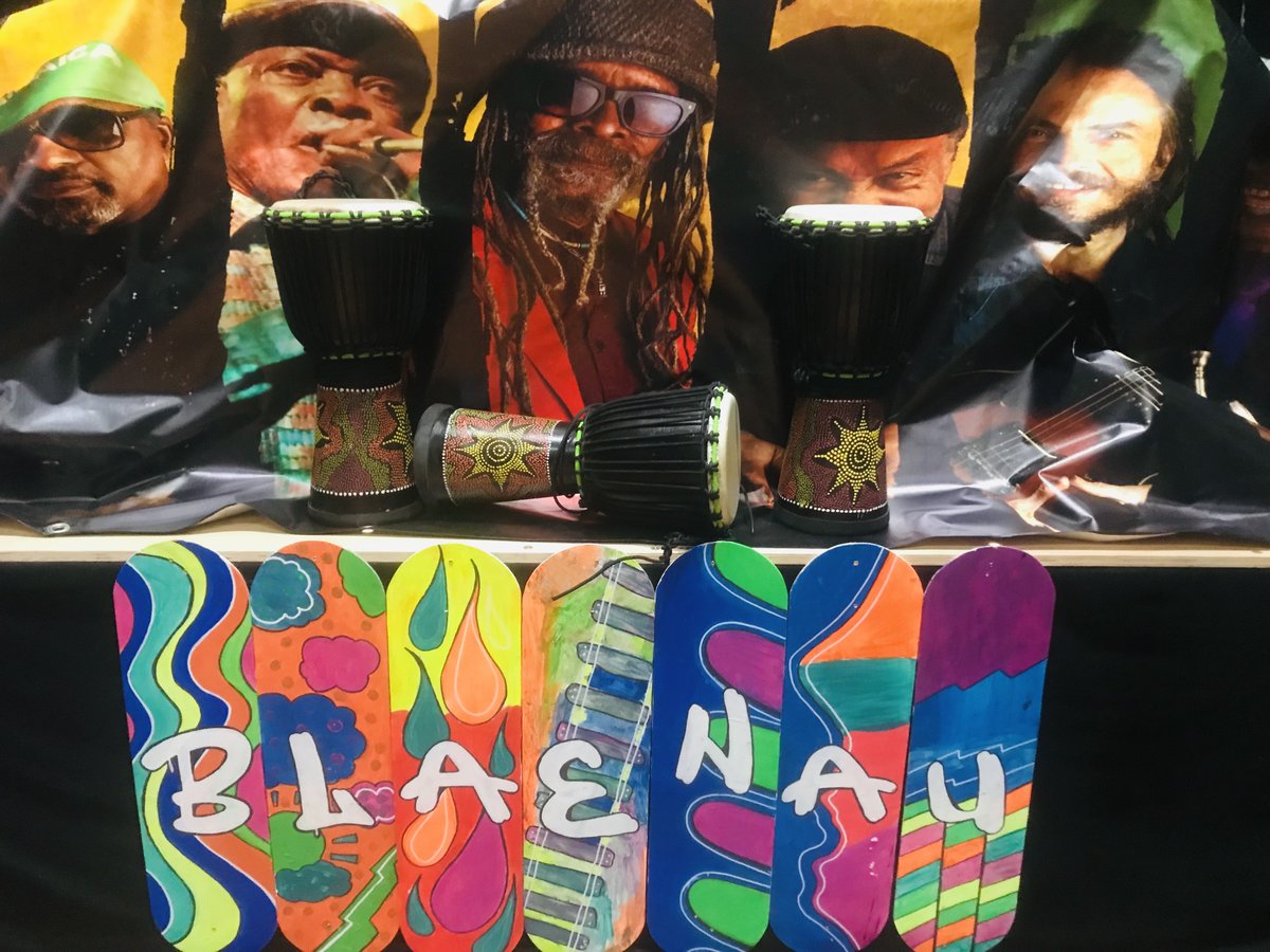 Paratoi am gweithdy drymio Nyabinghi gyda Larry Mcdonald  &amp; <a href="/theskatalites/">the skatalites</a> a disgyblion <a href="/YsgolyMoelwyn/">Ysgol y Moelwyn</a> 🏴󠁧󠁢󠁷󠁬󠁳󠁿🪘🇯🇲
Setting up for Larry McDonald's Nyabinghi drum circle workshop with THE SKATALITES  &amp; Ysgol y Moelwyn pupils <a href="/NOutNAllan/">NightOut-NosonAllan</a> <a href="/CyngorGwynedd/">Cyngor Gwynedd</a>  <a href="/IeuGwyneddYouth/">Ieuenctid Gwynedd Youth</a> <a href="/CymruGreadigol/">Cymru Greadigol</a>