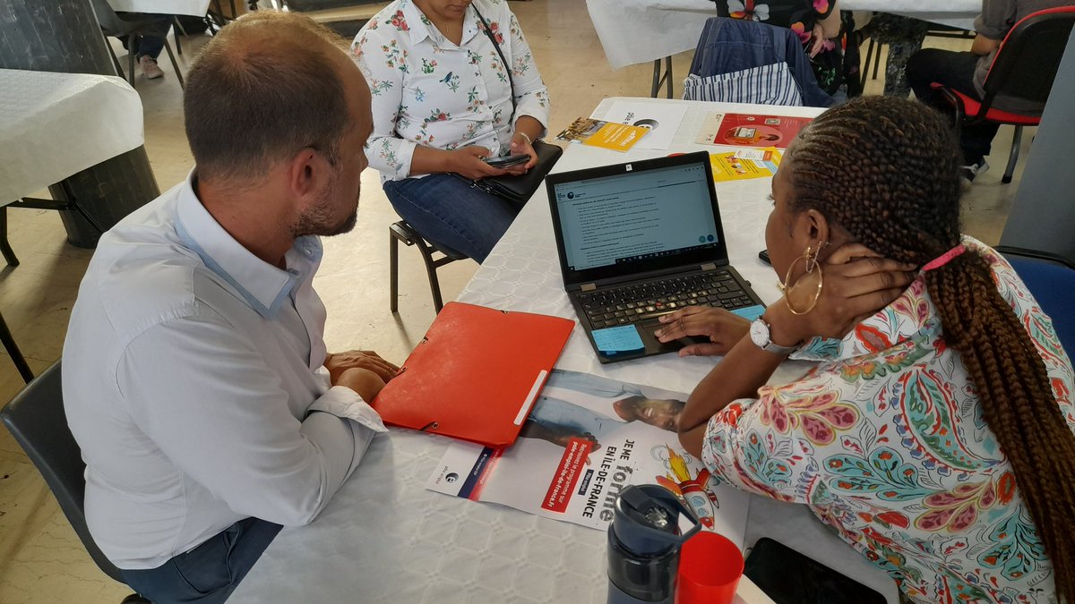 Lorylo_lartiste's tweet photo. Vu #avecPôleemploi 📸 En direct de l'espace Guy Moquet l'@Adieorg avec @poleemploi_IDF #lacourneuve, les ateliers sont en place ! Les échanges avec les #créateurs et #creatrices et les partenaires sont présents ! #baluchon, @LaMiel93, @CCI_Paris_IdF ! https://t.co/QFX9Ay6kOM