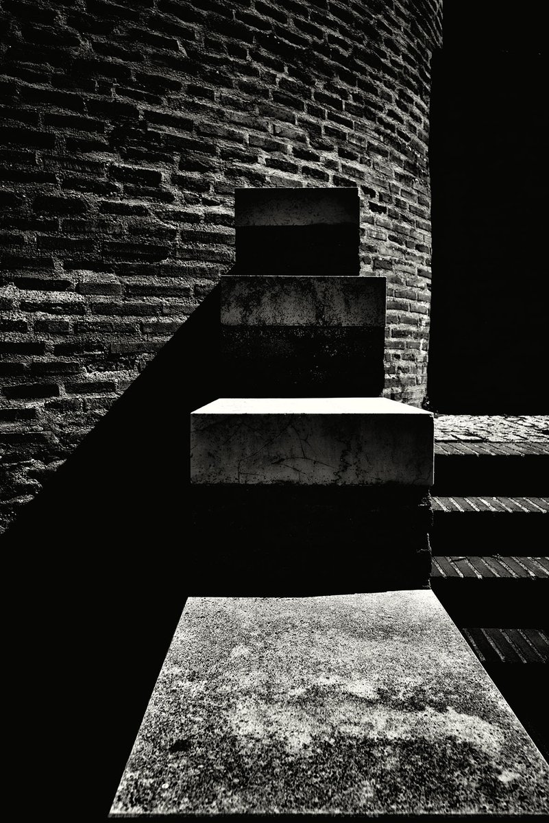 XIX
#blackandwhitephotography #blackandwhite #light #shadows #architecturalphotography