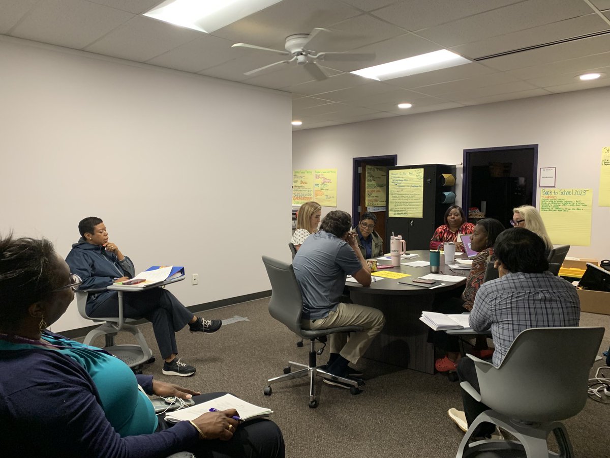 Marriah_MS's tweet photo. ⁦@R1SecondaryEd⁩ team hard at work planning intentionally for translating curriculum to student learning. https://t.co/aixoffjQAU