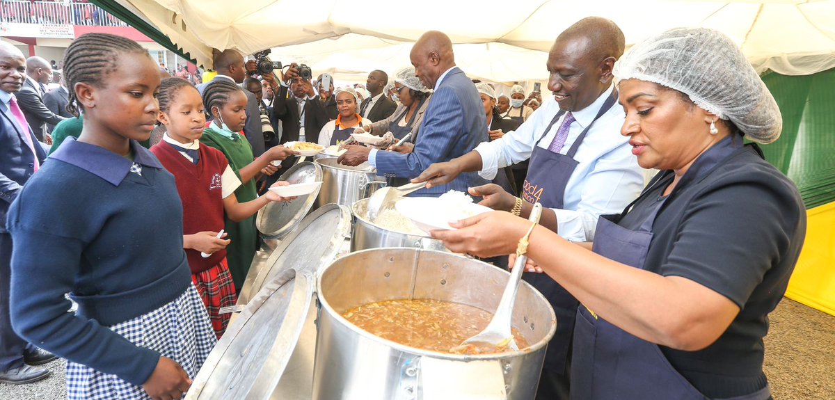 WilliamsRuto's tweet photo. School feeding is a safety net for vulnerable households. It is a smart investment that makes a huge difference to the lives of our children. We will keep strengthening our partnership with counties and other stakeholders for the success of such programmes to boost enrollment and learners’ performance.