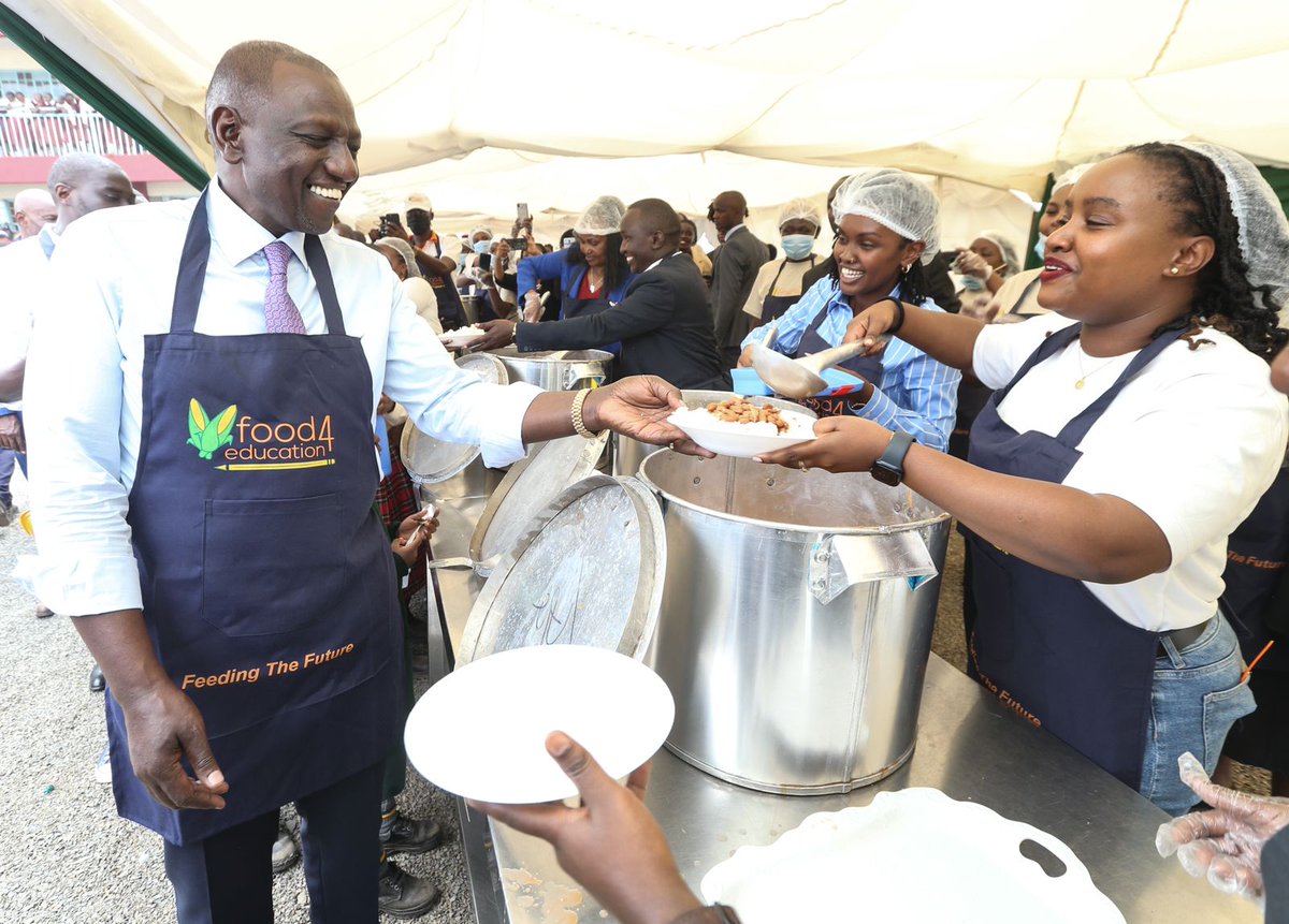 WilliamsRuto's tweet photo. School feeding is a safety net for vulnerable households. It is a smart investment that makes a huge difference to the lives of our children. We will keep strengthening our partnership with counties and other stakeholders for the success of such programmes to boost enrollment and learners’ performance.