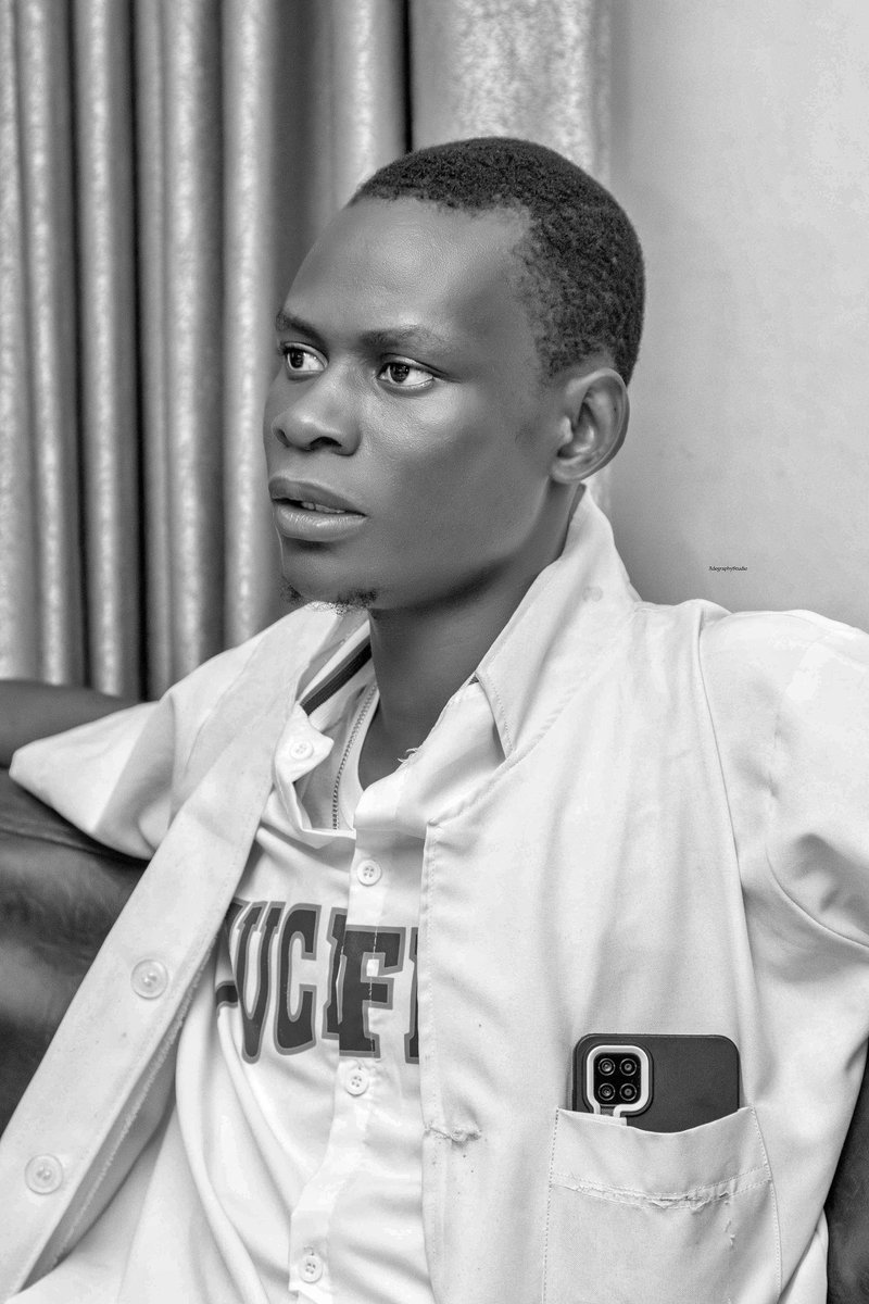 adegraphystudio's tweet image. Friends are those rare people who ask how we are and then wait to hear the answer. 

#Photographyoftheday #FRIENDS #friendforever #friendsforlife #laugh #smiles #Friendship #frdzz