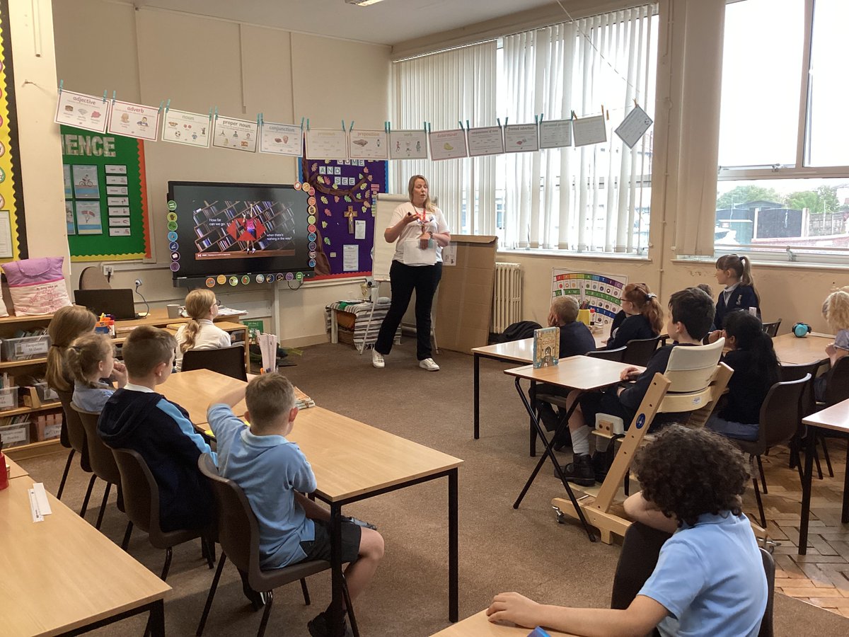 Thanks to Claire from #hsbcuk #HSBCfinancialeducation . Today we had a really interesting workshop about budgets, spending and keeping our money safe. This sets us up perfectly for  our school Enterprise Week! #MakeADifference #PSHEOlol
@ololprimary_HT